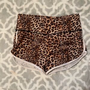 Booty scrunch shorts